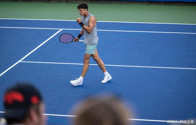 轻球员必须 轻球员必须