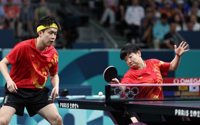 鲜明对比的 鲜明对比的