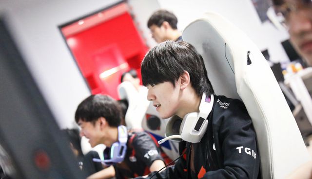 河体育中心 河体育中心